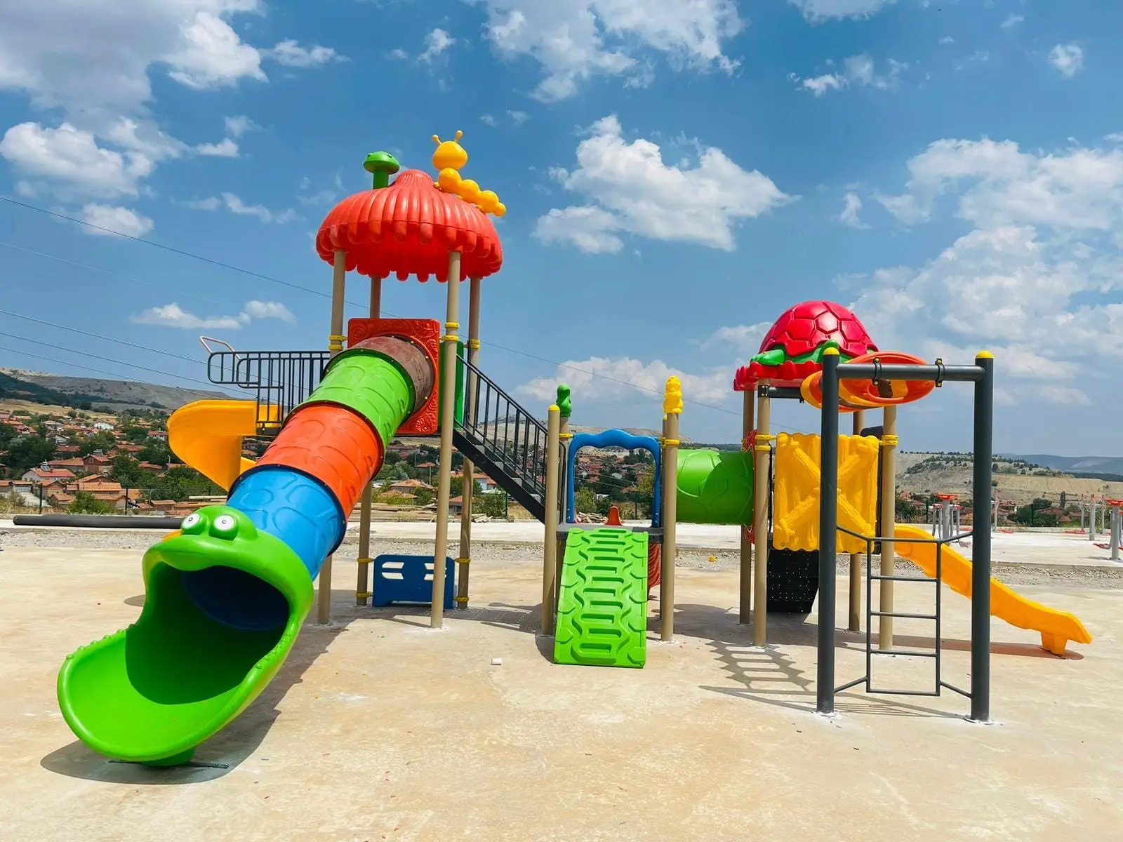 Mantar şapkalı temalı oyun grubu ve tırmanma ünitesi